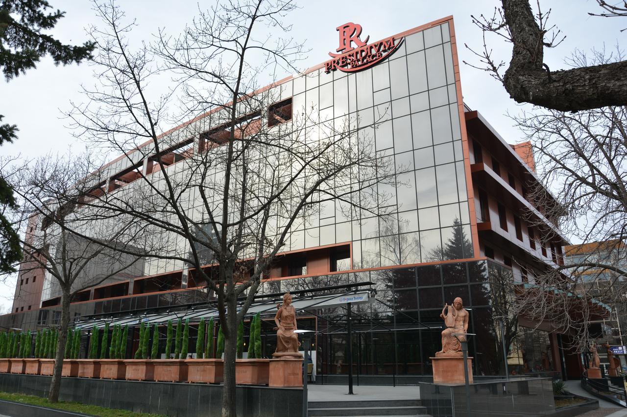 Hotel Presidivm Palace Ловеч Экстерьер фото