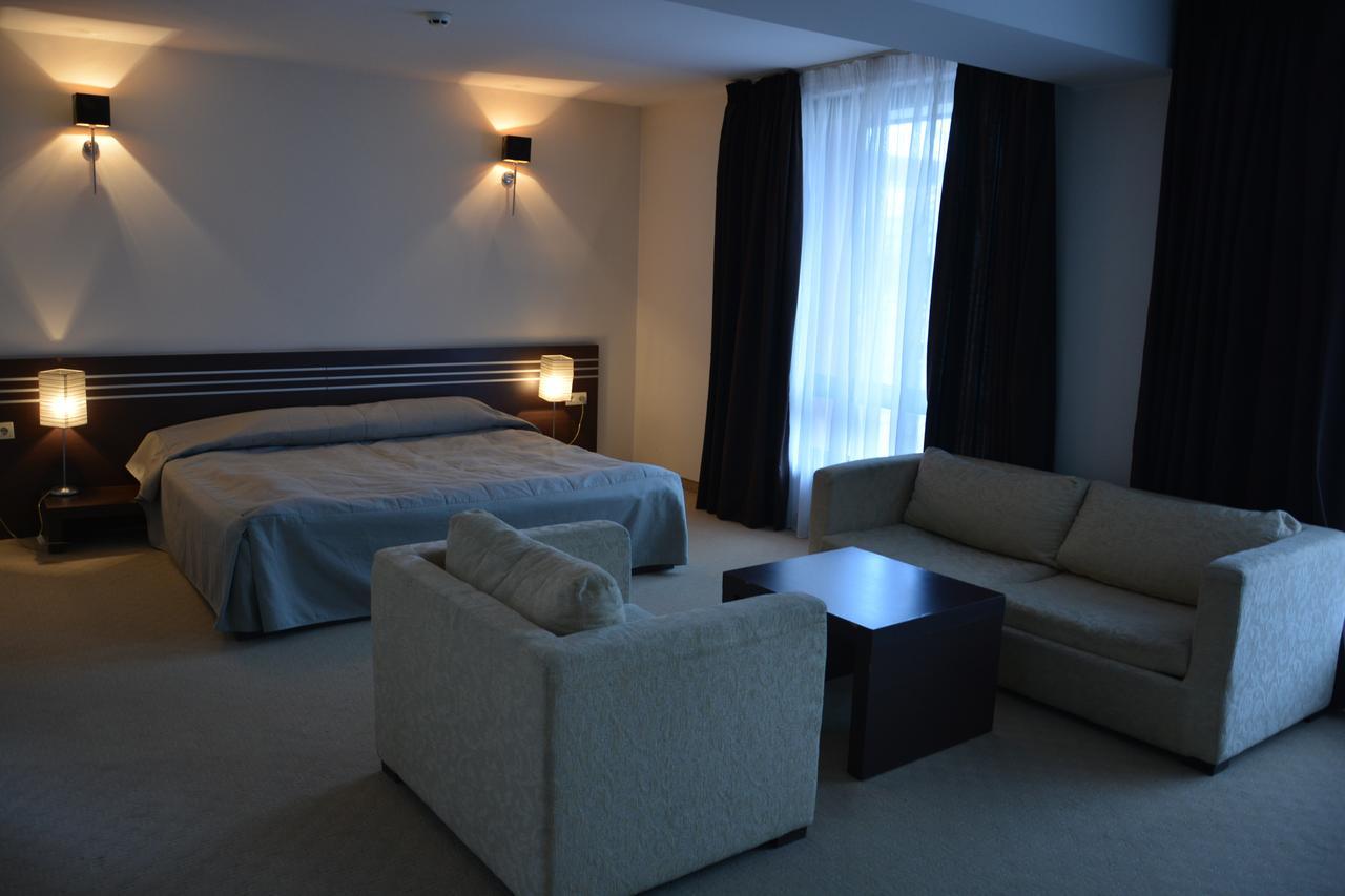 Hotel Presidivm Palace Ловеч Экстерьер фото
